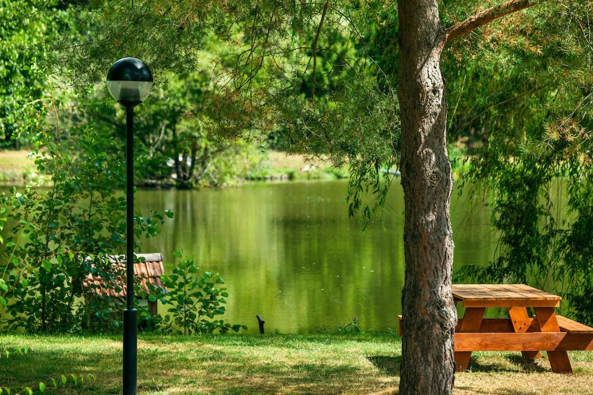 Les Etangs Du Moulin D'Harcy Hotel Lonny Kültér fotó